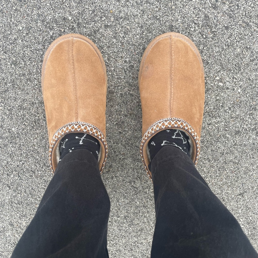 Tasman UGGS big kids size 5 but fits a 6.5 or 7!